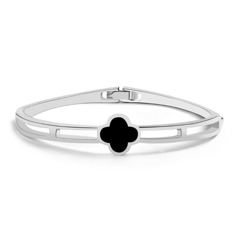 Elegant, Fresh, Versatile Black Clover Bracelet