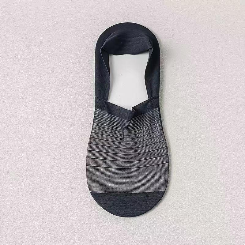 Men's Summer Thin Ice Silk No-Show Boat Socks: Cotton Sole, Sweat-Absorbent, Non-Slip, Low-Cut, Anti-Odor.