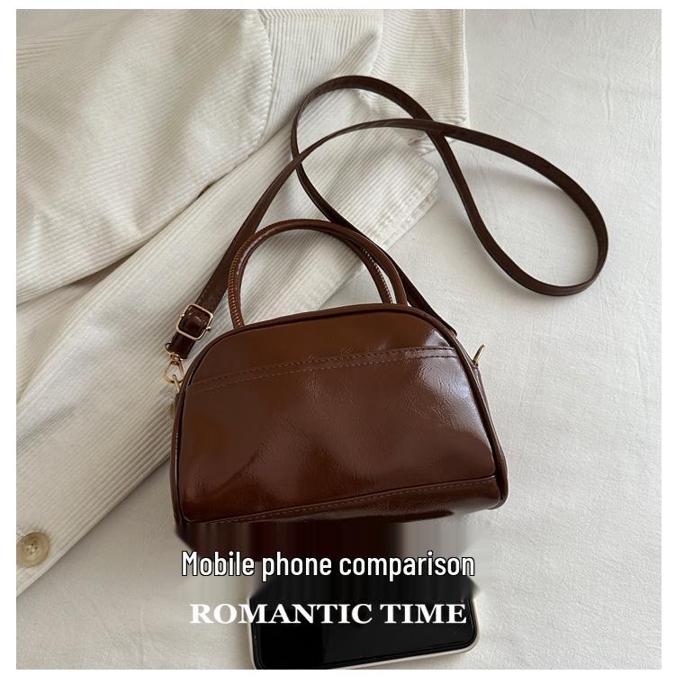 Retro-Texture Bowling Bag: Casual Commute & Niche Design with a Simple, Textured Pillow-Style Shoulder Bag