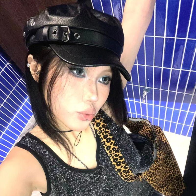 

Shibuya Sexy Style Niche Style Leather Ring Flat Beret Female Face Small Peak Cap High Street Octagonal Cap Black Painter Cap Black M (56-58 cm)