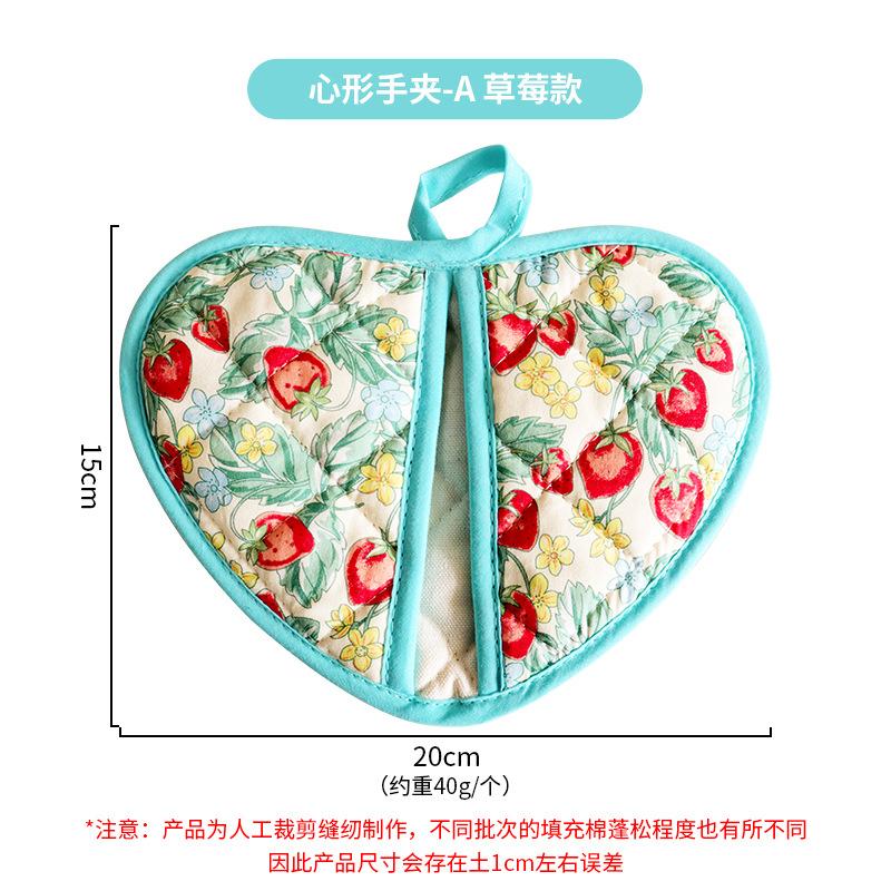 Heart-shaped thermal insulation gloves, small and fresh design, double-layer thermal insulation pad (as the picture,15*20cm)