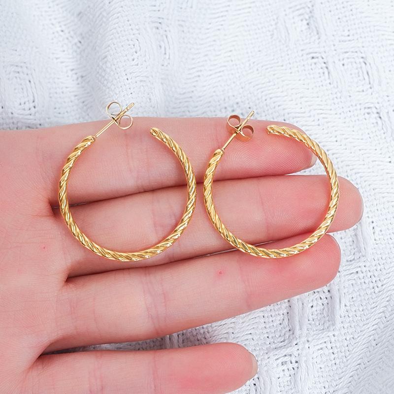 Fashionable Real Gold Electroplated Circle Earrings for Women's Simple Twisted Earrings Temperament High-end and Versatile Earrings