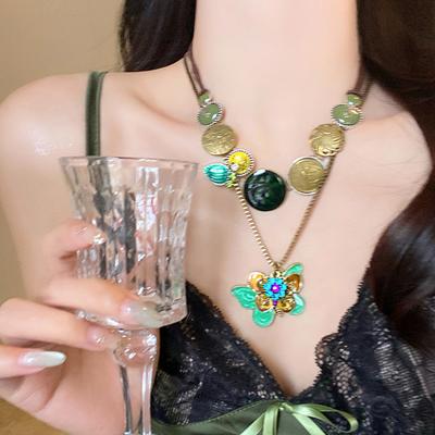 Mit Diamanten besetzte Doppel-Schmetterlings-Anhänger-Halskette Retro-Temperament High-End Schlüsselbeinkette Nischen-Leichtluxus Vielseitiger Schmuck