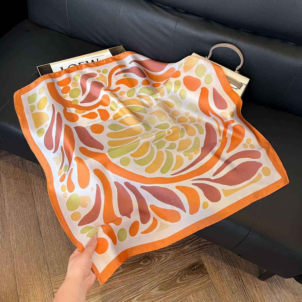 Simulated silk women's small square scarf, Korean cashew nut leopard print small silk scarf, headscarf, four-season scarf, professional scarf.