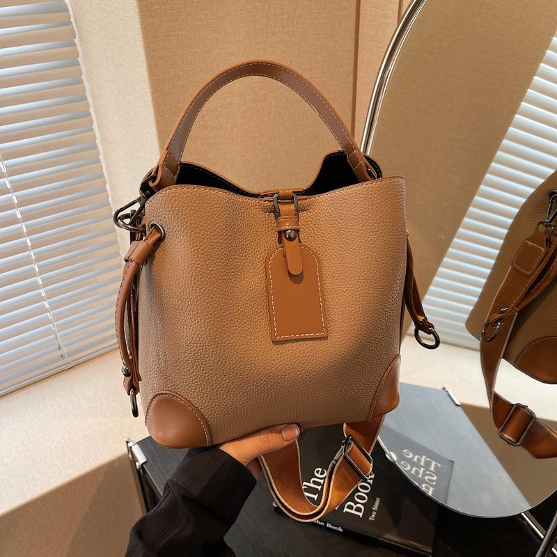 Popular Bags Women's Autumn and Winter Retro New Broadband Messenger Bags Niche Portable Bucket Bags