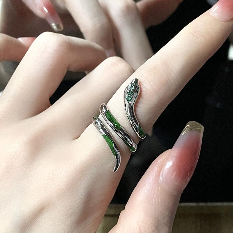 

2025 New Green Spirit Snake Ring Women s Dark Style High End Zircon Adjustable Personalized Niche Fashion Jewelry Accessories