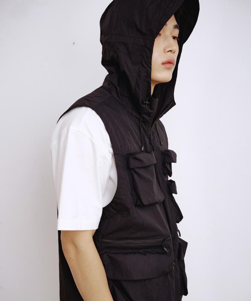 Kalapatthar Multi Pocket Nylon Hooded Vest - Black