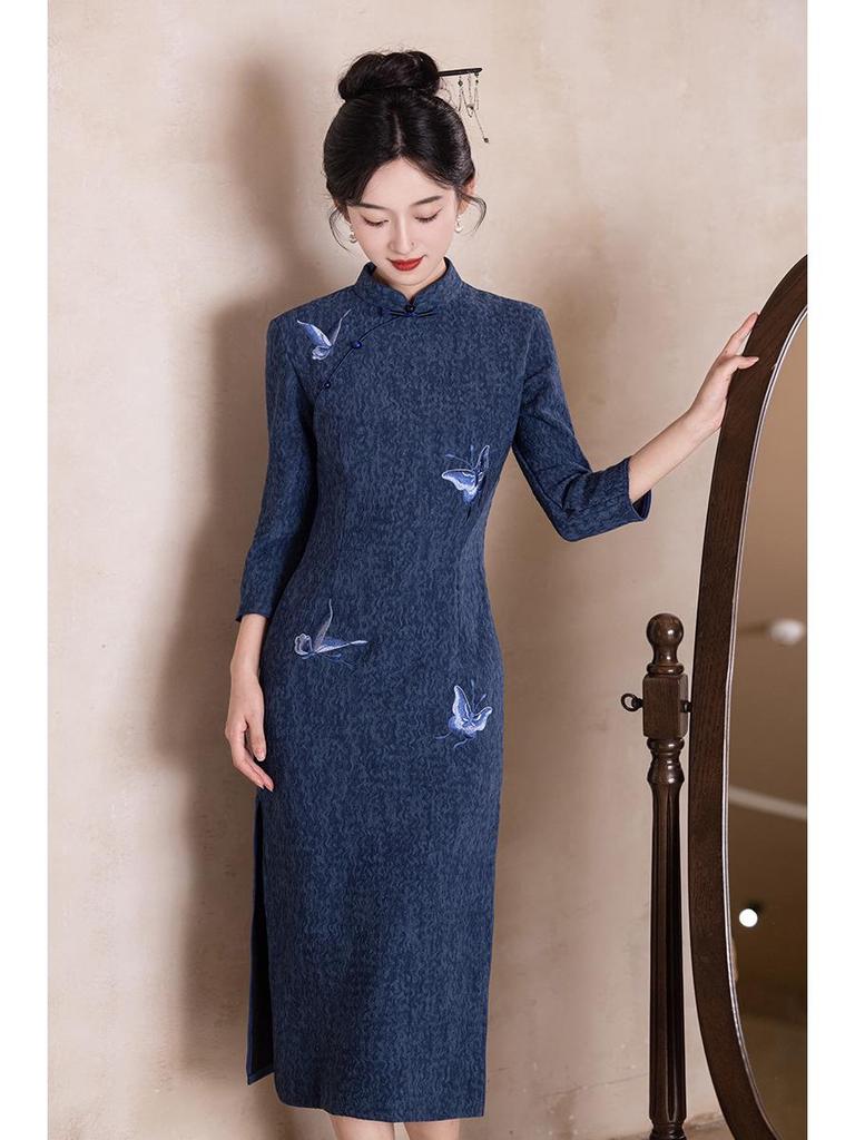 2025 Autumn New Embroidered Knitted Cheongsam Dress - Slim Fit, Retro Chinese Style for Women & Girls