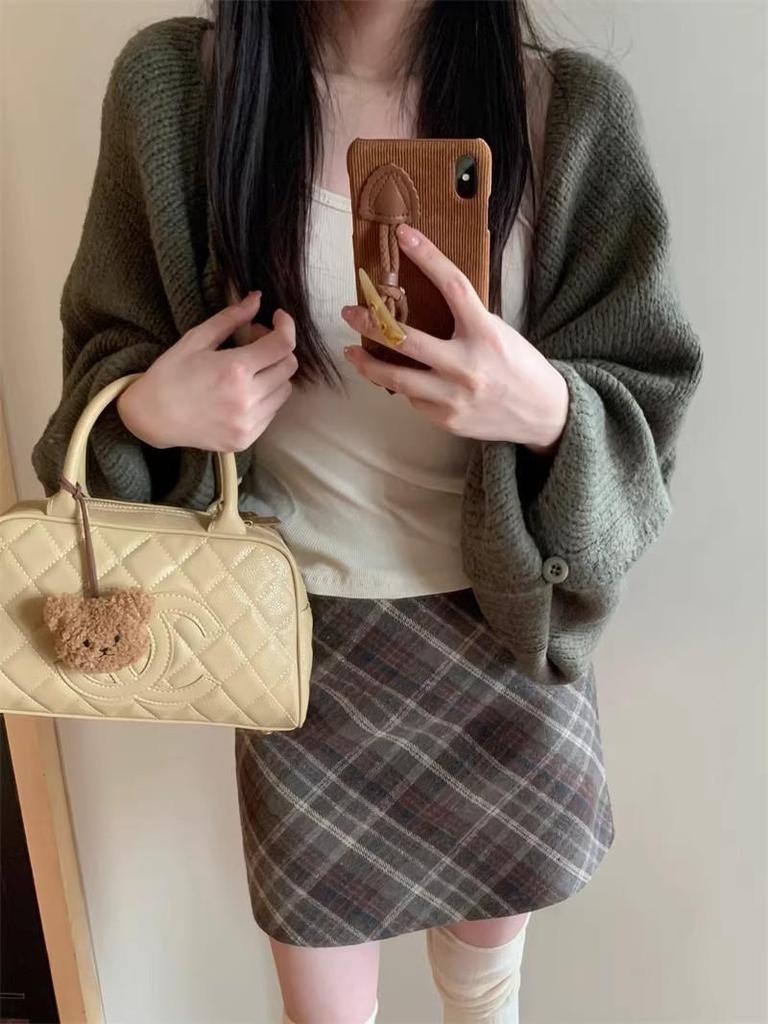Plus Size Retro Plaid Woolen A-line Skirt for Pear-Shaped Women - Hip-Covering, Slimming Short Skirt for Autumn/Winter