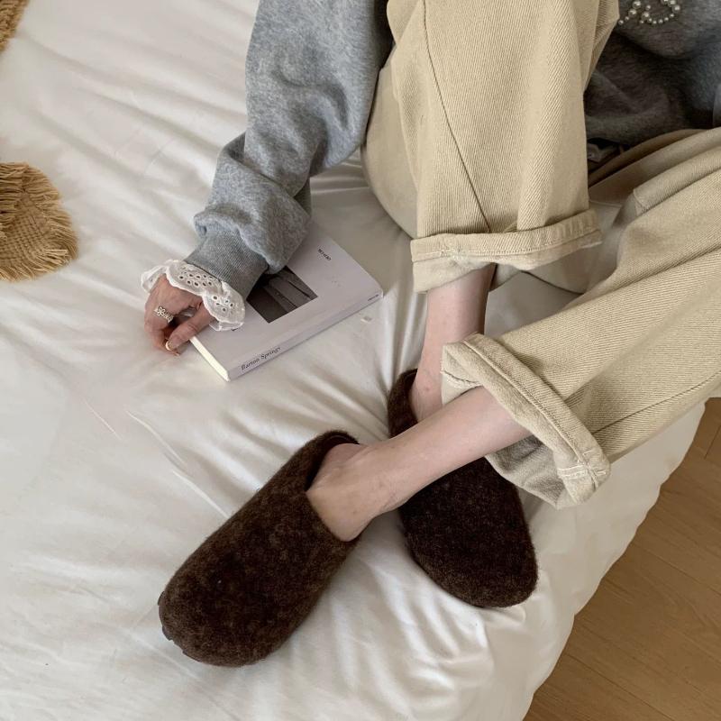 Fashion Fall/winter 2025 Women's Warm and Casual Thick-soled Anti-slip Slippers Retro Style Wear-resistant Flat-bottomed Baotou Mop