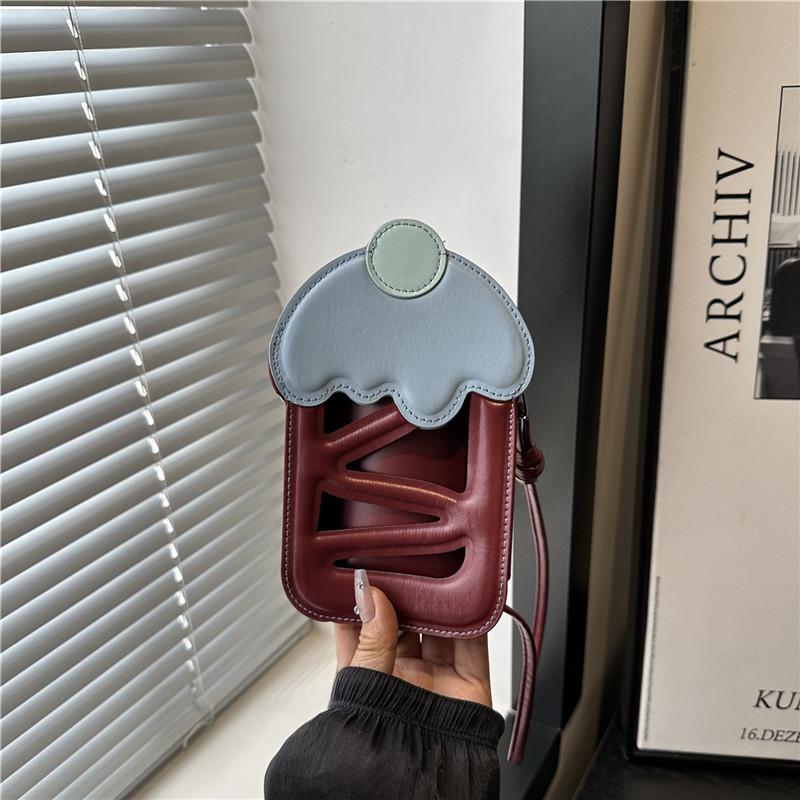 

Fashion Small Crossbody Bag With Creative Cutouts And Cherry Cake Design For Daily Use червоний