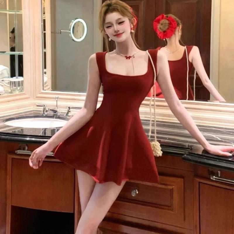French retro red suspender dress for women in summer, small man with waist and thin temperament, pure desire a word fluffy skirt