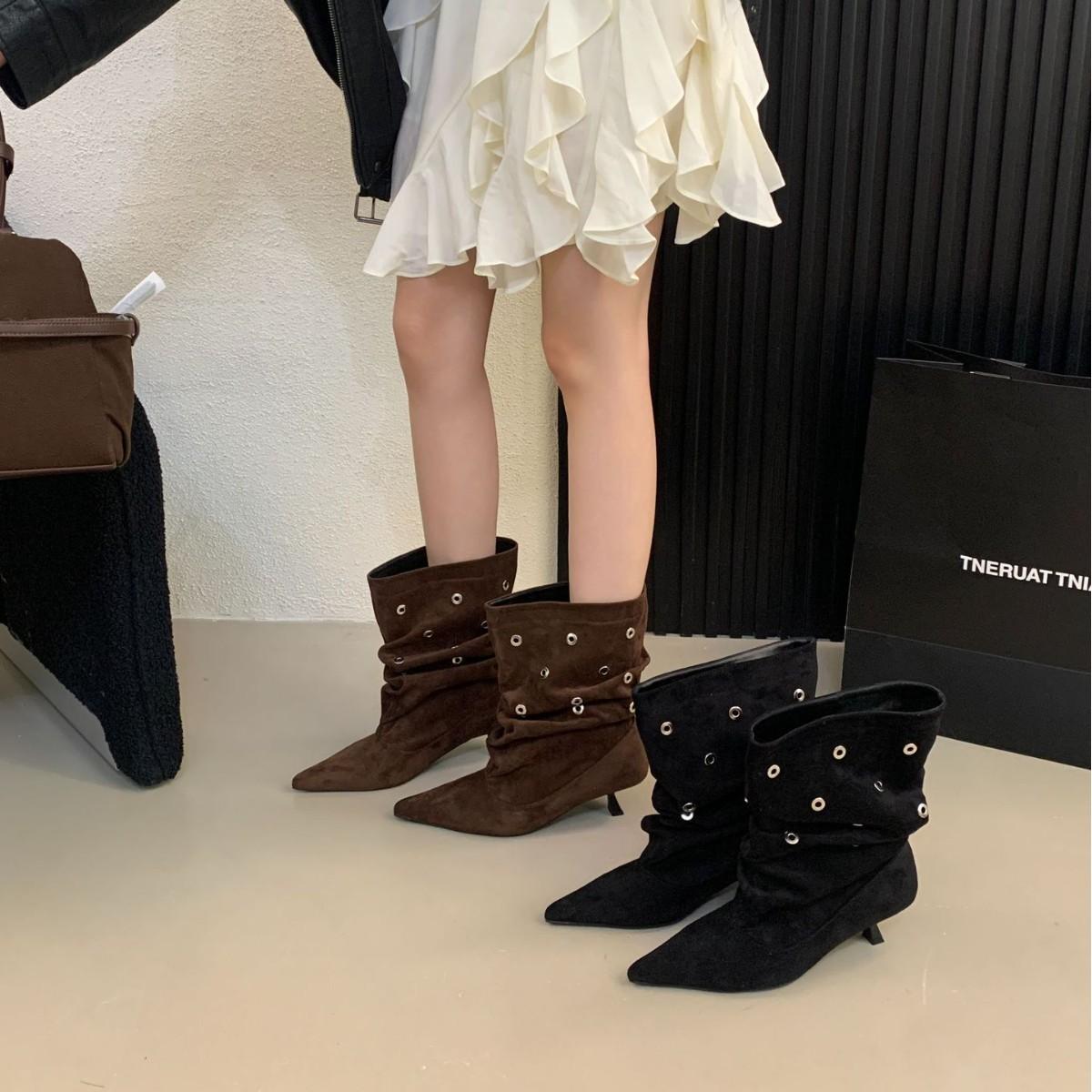 

Европейская и американская мода панк-стиль клепаные короткие ботинки на высоком каблуке Spice Girls 2025 осень и зима короткая голень острый носок тонкий каблук плиссированный п 40 коричневый