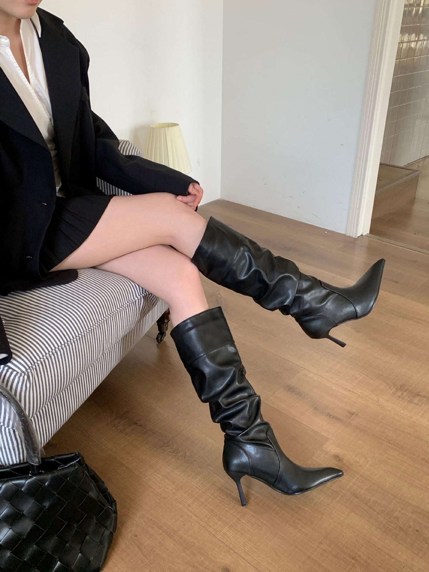 

Temperament pointed pile boots women s 2025 autumn and winter fold high heel boots but knee Spice girl fashion European and American style boots 40 чёрный