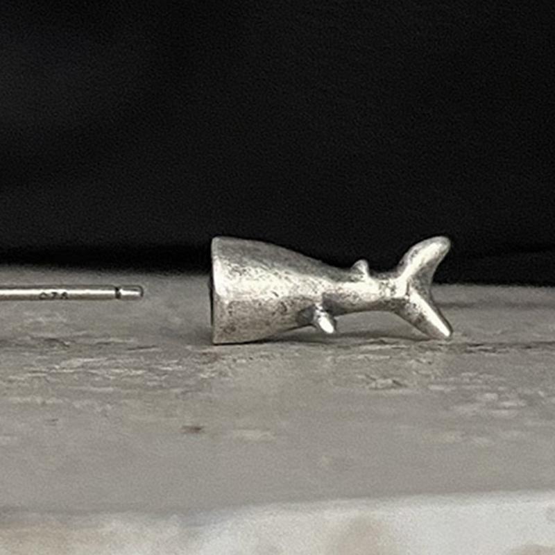 1 Pair Shark Stud Earrings Men and Women Trend Hip Hop Punk Cold Wind Earrings Fashion Retro Fish Split Earrings