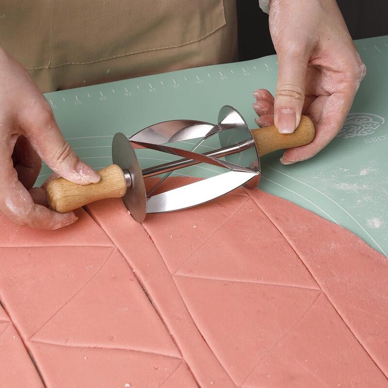 Coupe-croissant et rouleau à pâtisserie en acier inoxydable
