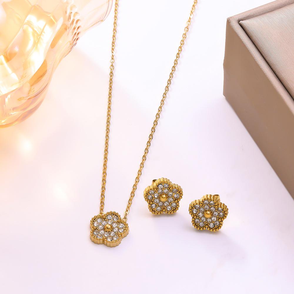 Exquisite Luxury Diamond Flower Necklace & Earring Set for Women, 18K Gold Plated Titanium Steel