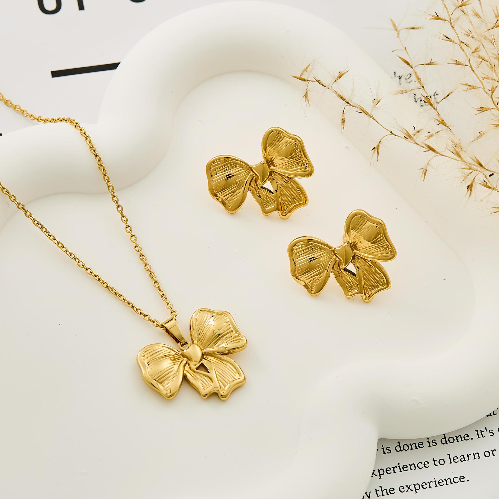 Изысканный ювелирный набор 2025 года: Ожерелье и серьги «Бабочка»