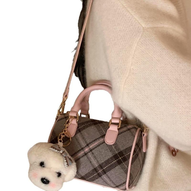 A Minimalist Boston Handbag with A Niche Design, Versatile Small Shoulder Bag, and A Crossbody Bag