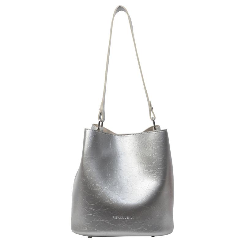 Sac de grande capacité pour femmes printemps et été nouvelle mode sac fourre-tout rétro de banlieue sac à bandoulière sous l'aisselle