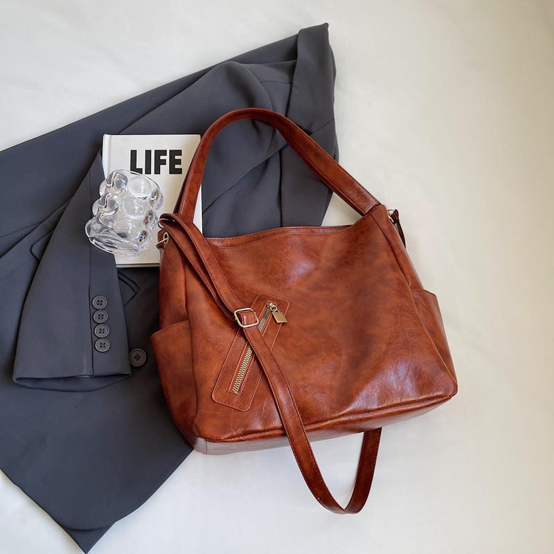 Trendy Street Style Pu Material Women's Shoulder Bag With Spacious Interior Design