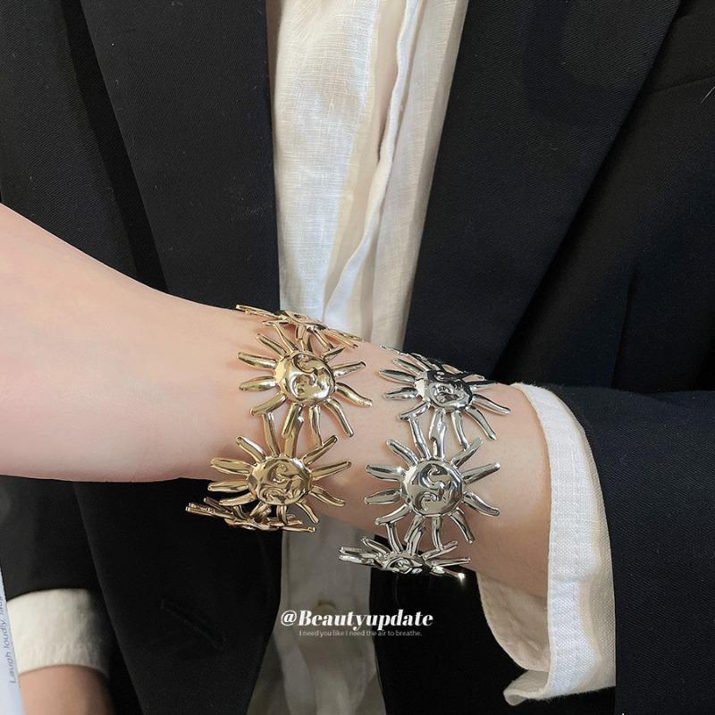 Metal smooth texture open bracelet casual fashion trend temperament versatile bracelet light luxury high sense jewelry women