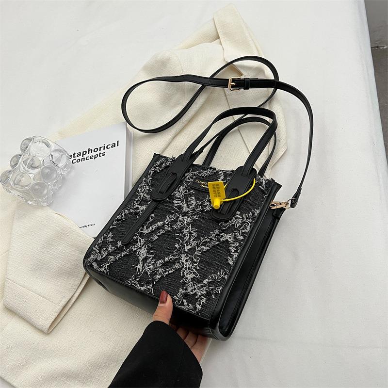 

Гуанчжоу нишевый дизайн сумка-ведро коровья кожа холщовый узор сумка через плечо высокое качество мини-сумка OEM 21 x 22 x 9 cm чёрный