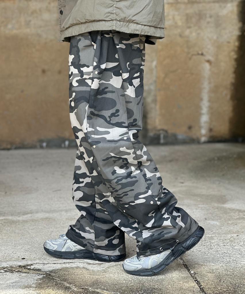 PEACEOFMIND Cotton Side Snap Button Pants (Snow Camo)