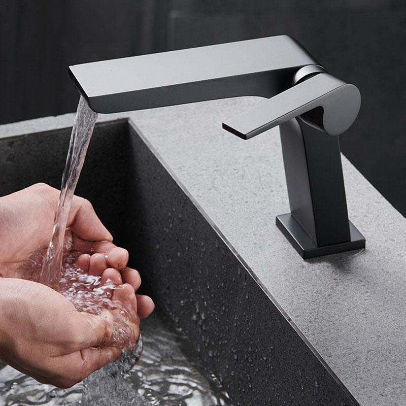 Gun Grey/Brushed Gold Bathroom Waterfall Sink Faucet Brass Hot And Cold Mixed Water Washbasin Faucet Single Handle Basin Tap