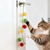 Interaktives Hängendes Katzenspielzeug für Tür & Fenster, Katzentretspielzeug mit natürlicher Katzenminze und Glocke, Tomatenförmiges Katzenballspielzeug mit selbstklebendem Haken,