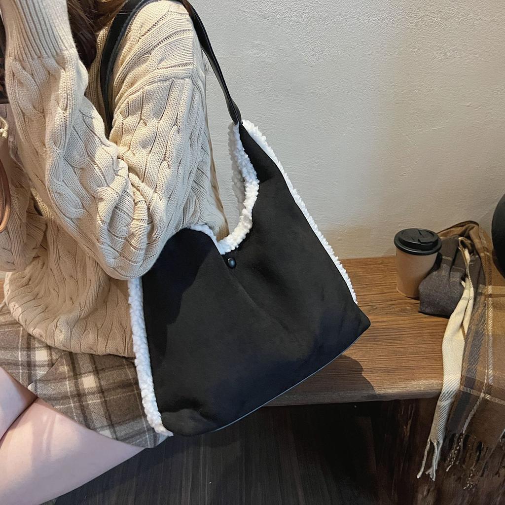 Design Vintage Lamb Wool Bag Women'S Fashion Hand Carrying Large Capacity Commuter Armpit Shoulder Bag