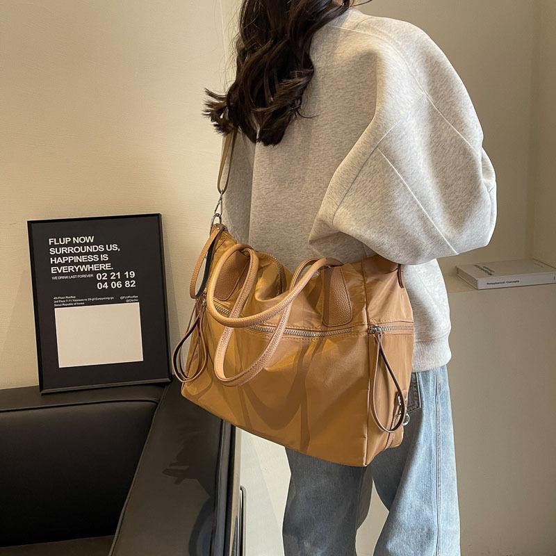 Travel bag large capacity high sense high value Korean fashion niche shoulder handbag business travel fitness duffel bag