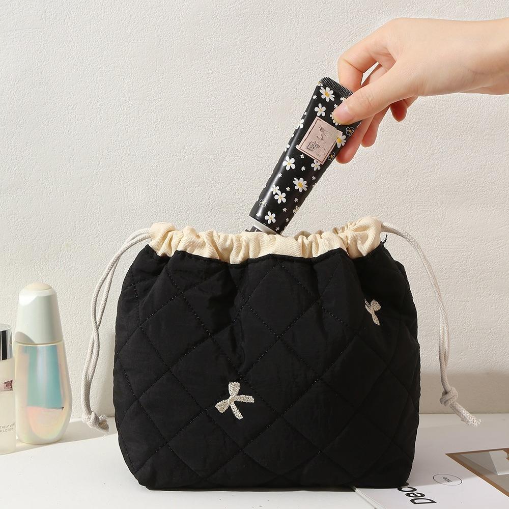 

Cute Quilted Cosmetic Bag for women girl Large Capacity Travel Drawstring Storage Pouch Makeup Bag Female Travel Clutch Bags