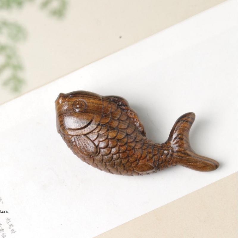 **Cute Koi Fish Carving (Yai Bai Boxwood) - Childlike Handheld Sculpture for Wealth and Fortune**