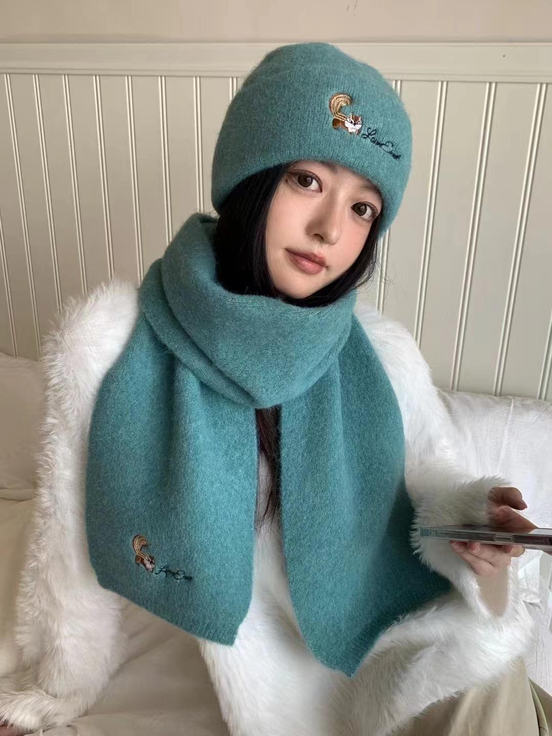

Little squirrel embroidered scarf autumn and winter knitted scarf female warm and versatile student couple wool scarf синій