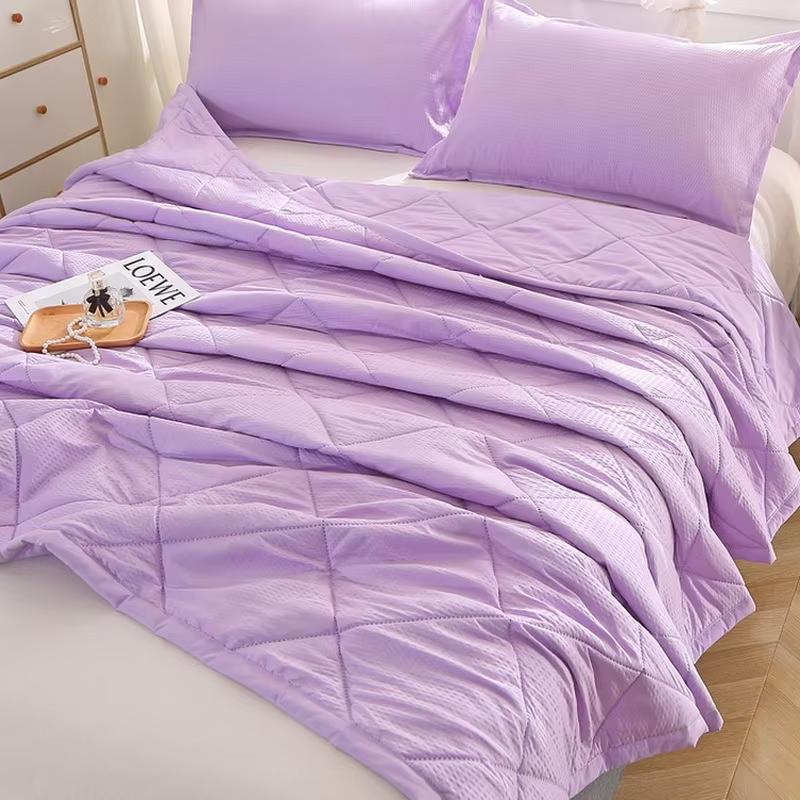 Trendy Hot - Season Bedding: Lightweight Single Summer Quilt, Breathable & Perfect for Air - Conditioned Rooms, College Students