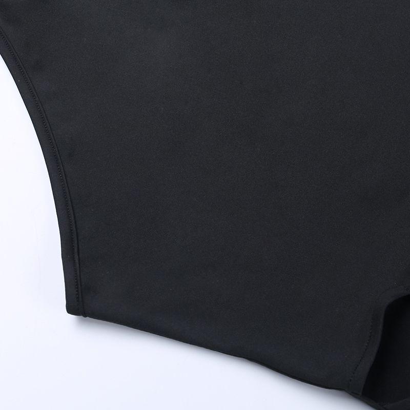 OMG Europäischer Stil Schwarzes Schnür-Bandagekleid mit Cut-out Seiten Schlitz und Neckholder.