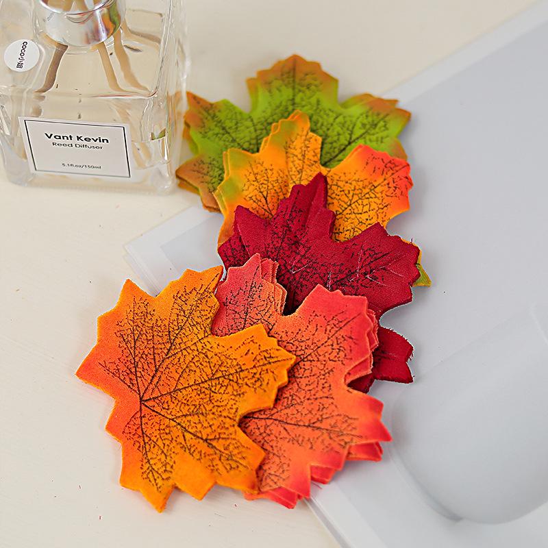 Artificial Red Maple Leaf & Green Leaves Decoration for Kindergarten, Shop Windows, and Landscaping