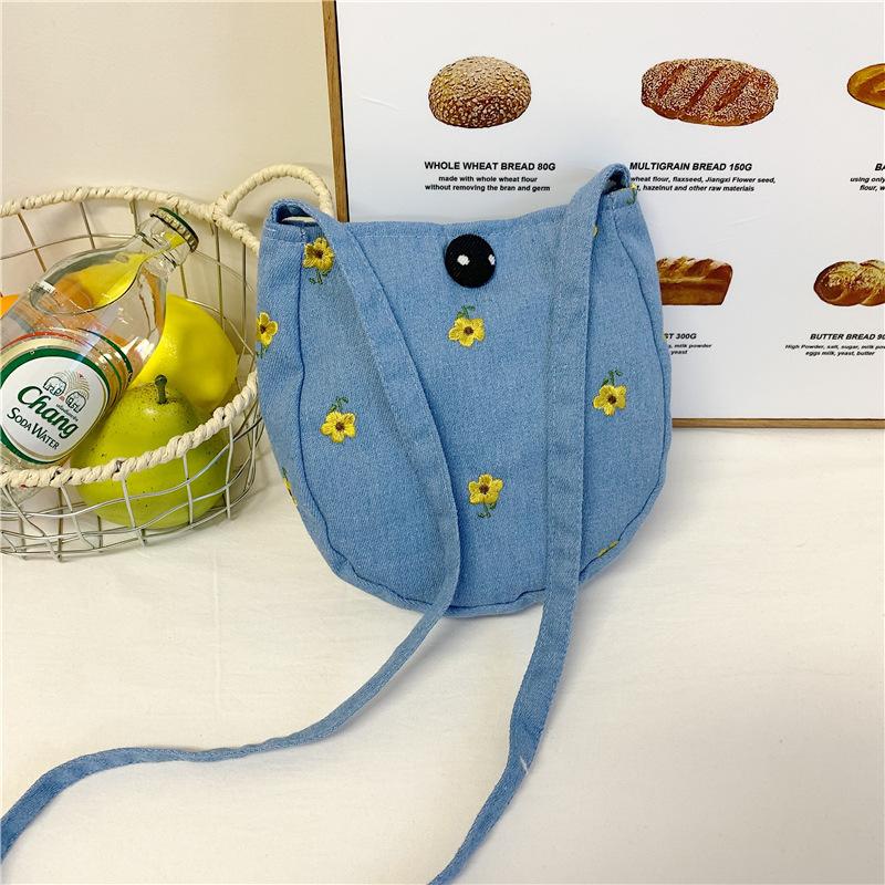 Women's new shoulder embroidery spring and summer public fashion versatile messenger commuter bag