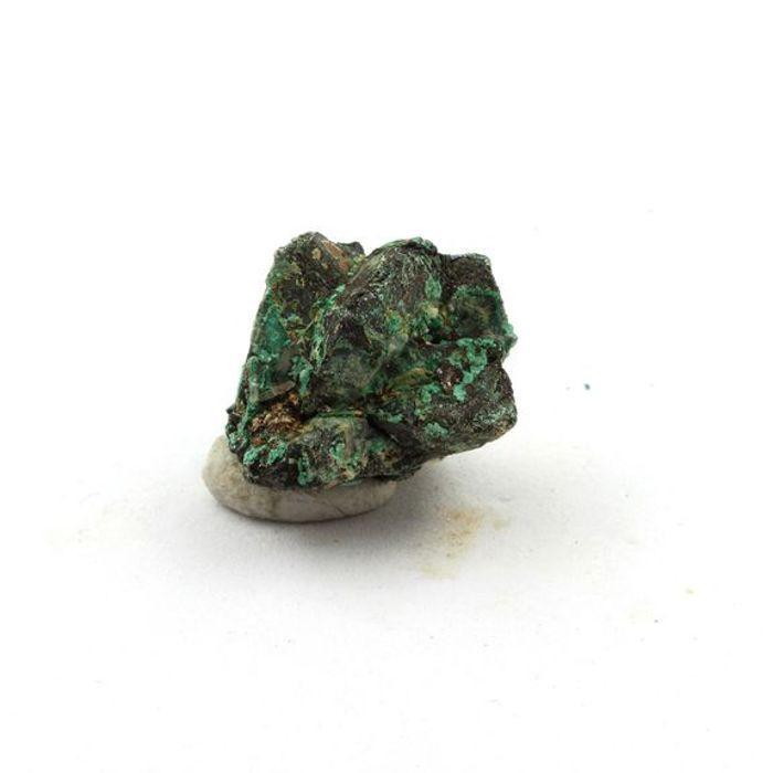 Pierres et Minéraux. Bournonite + Bindheimite + Malachite. 43.85 ct. Combe Guichard, Prunières, Isère, France.