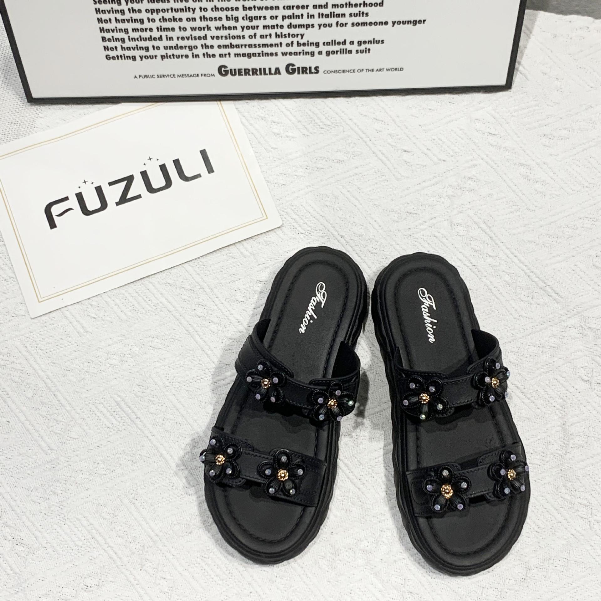 

Однословные тапочки, которые носят женщины летом, новые повседневные модные сандалии на плоской подошве, домашние тапочки на толстой подошве от производителя 36 чёрный