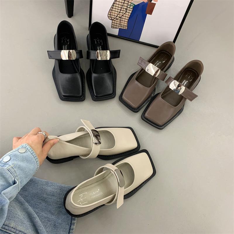 Французско-британский стиль Маленькие кожаные туфли Женские квадратные шапочки с пряжкой Весенняя и летняя одежда Туфли Мэри Джейн Одиночные туфли