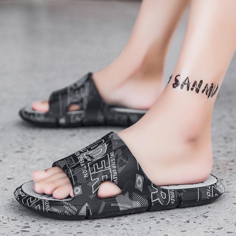 Fashion Men's slippers Sandals Wear-resistant Shoes for men Soft and comfortable Waterproof Bathroom slippers Indoor and outdoor Fahsion