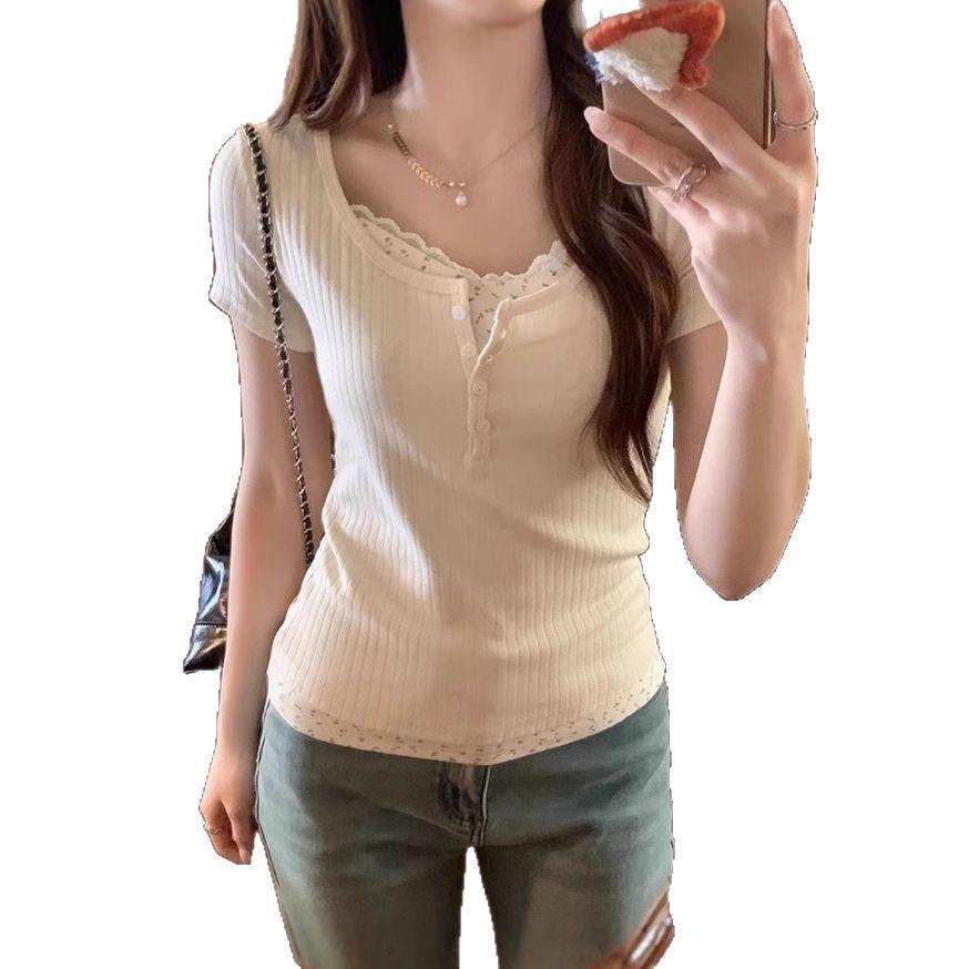 Damski T-shirt z krótkim rękawem o wyglądzie dwuczęściowym z koronkowym wykończeniem