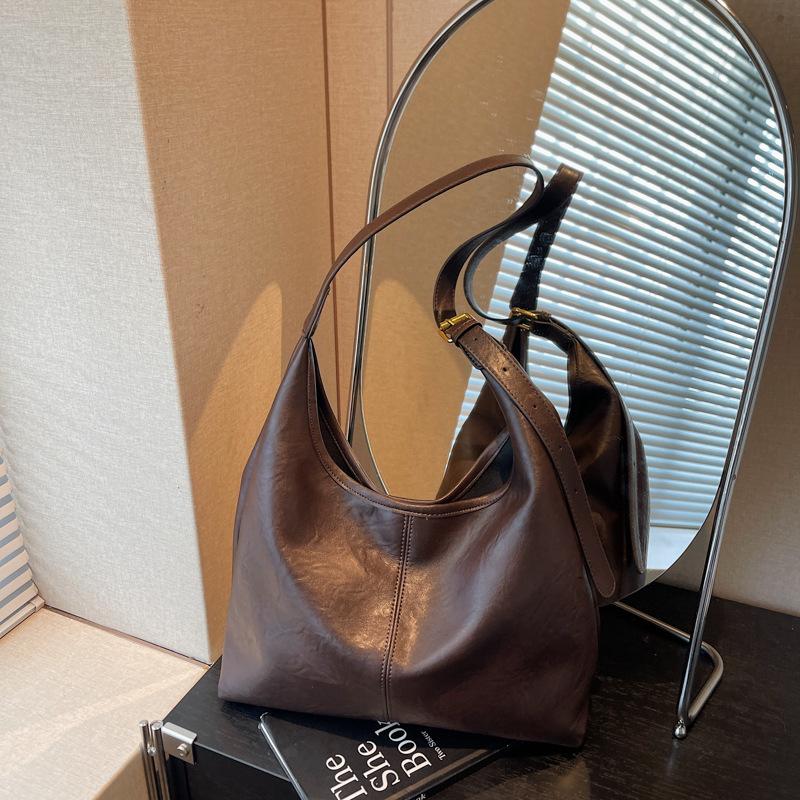 Retro commuter large-capacity bag, women's texture shoulder bag, simple and versatile messenger tote bag