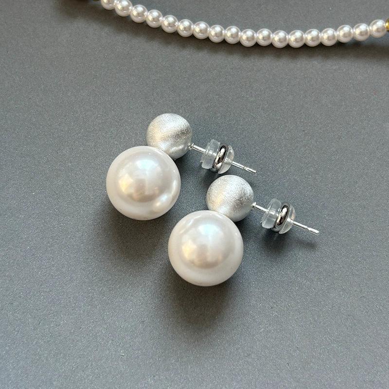

Sterling silver Australian white cold light white bead stud earrings women s French temperament niche premium matte beanie earrings