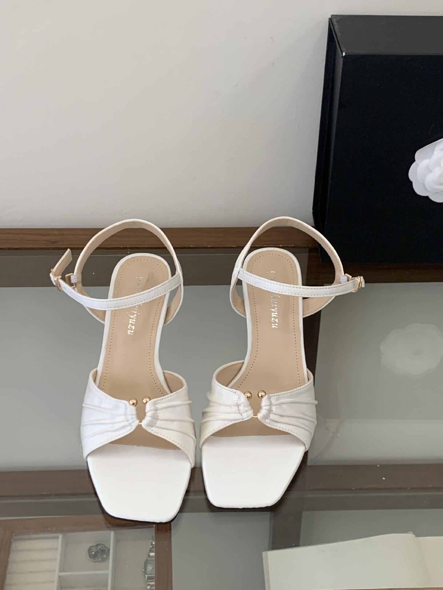 Royal Sister Open-Toed High Heels Women S Summer Pointed Metal Thin Heels Retro Style One-Word Buckle Sandals 35 бежевый