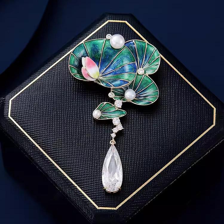 Good Luck Lotus High-end Female Lotus Water Lily Brooch