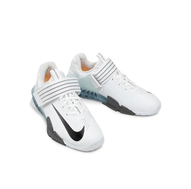 Тренировочные кроссовки Nike Savaleos
