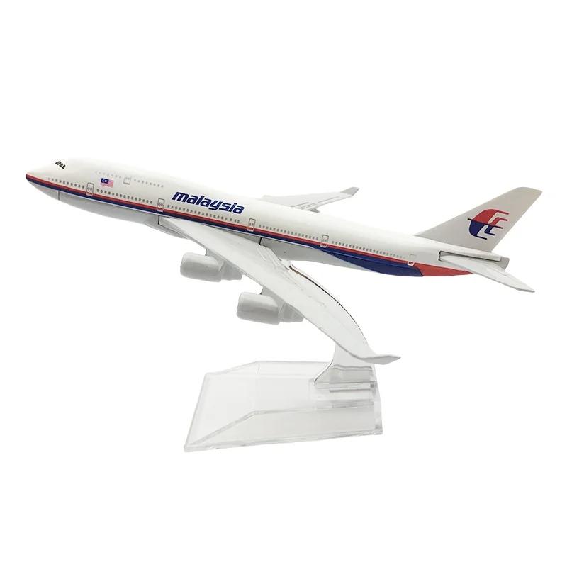 Malaysia Airways B747 Alloy Airplane 16cm Model 1/400 Scale Plane Model Diecast Metal Simulation Aircraft With Stand Display